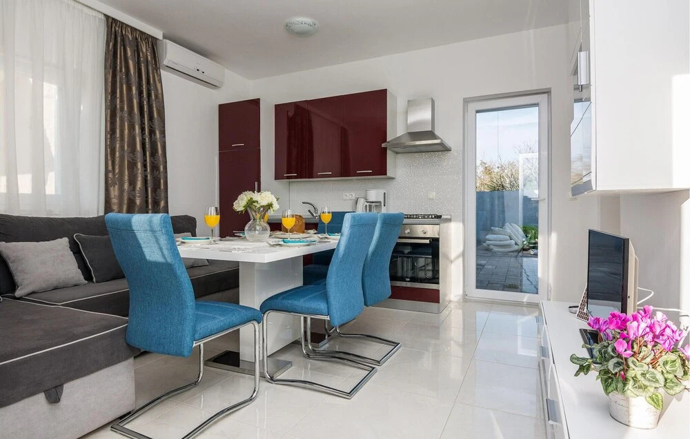 Lovely Home In Privlaka