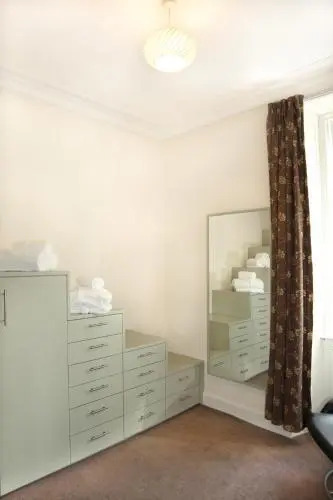 Chic & bright flat near Holyrood Park