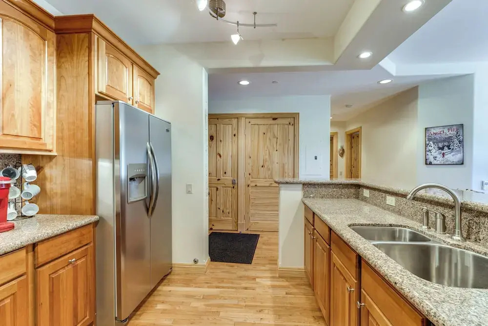 2 Mi to Angel Fire Resort: Mtn-view Condo!