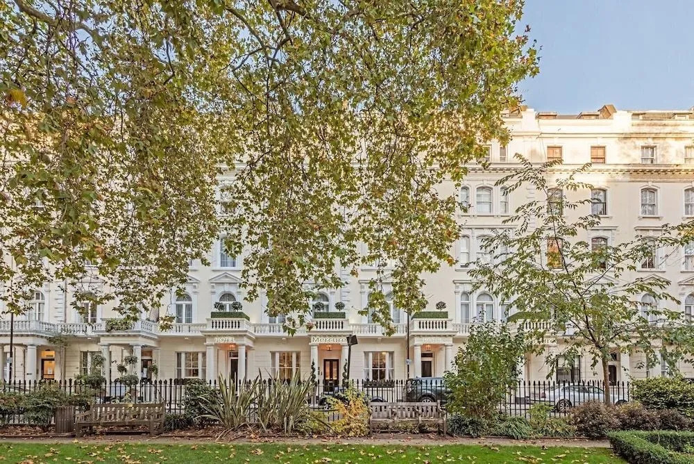 12 London Street Apartments