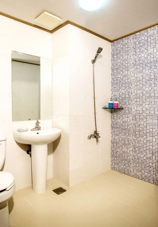 Whinstone Hotel & Resort