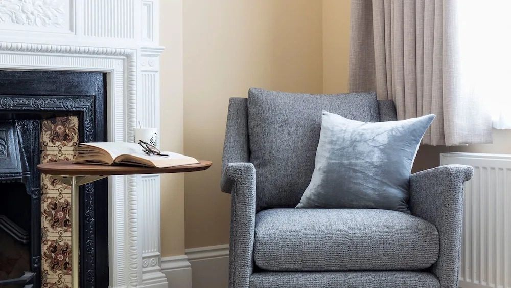5BR Family Home in Leafy SW London