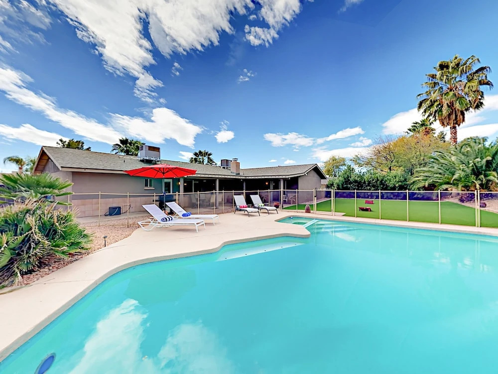 5630 E Waltann Lane Home 4 Bedrooms 2.5 Bathrooms Home