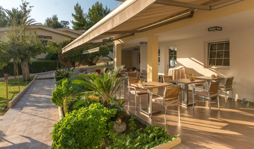 Greek Pride Cronwell Rahoni Hotel