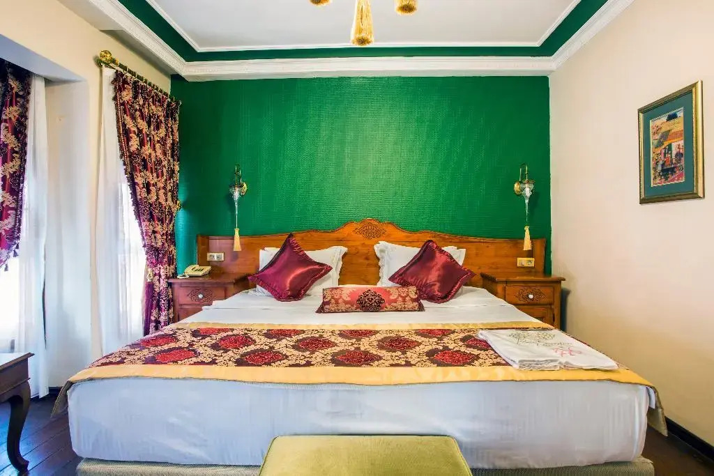 Rose Garden Suites