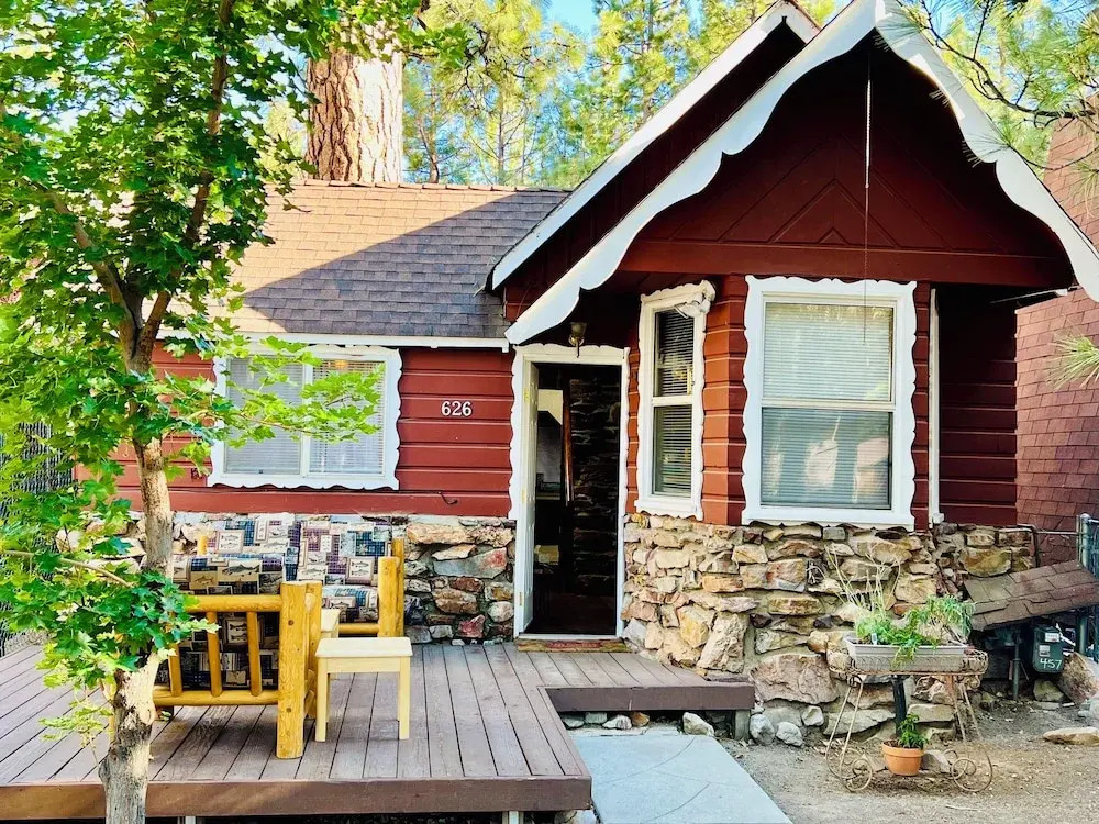 The Vintage Bear Cabin