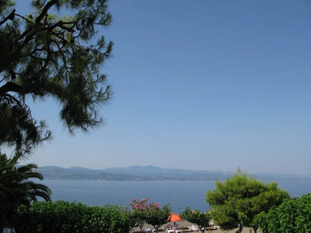 Akrogiali Beach Rooms