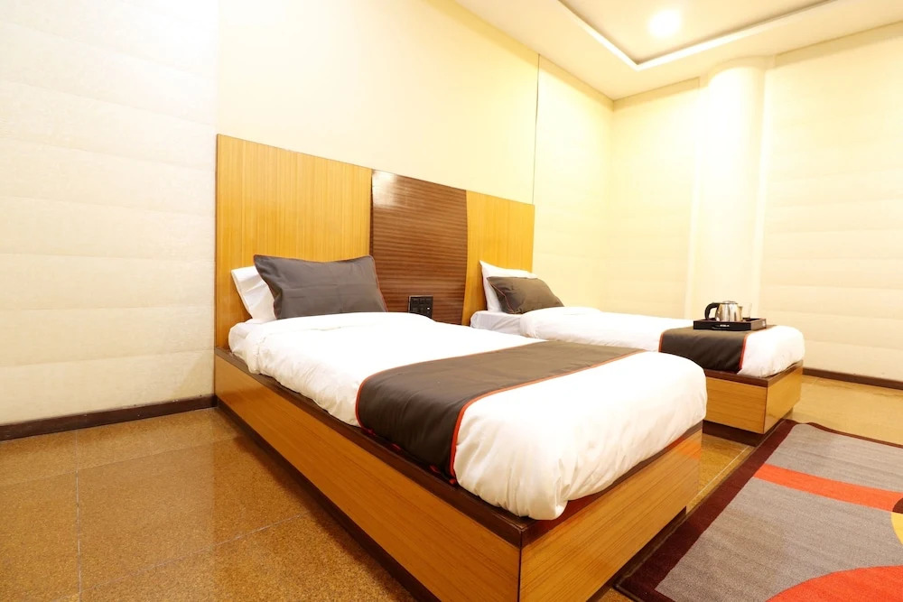 Collection O 45418 Hotel Rahul Palace