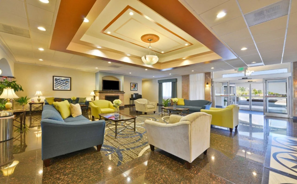 Holiday Inn Express & Suites Tacoma South - Lakewood by IHG