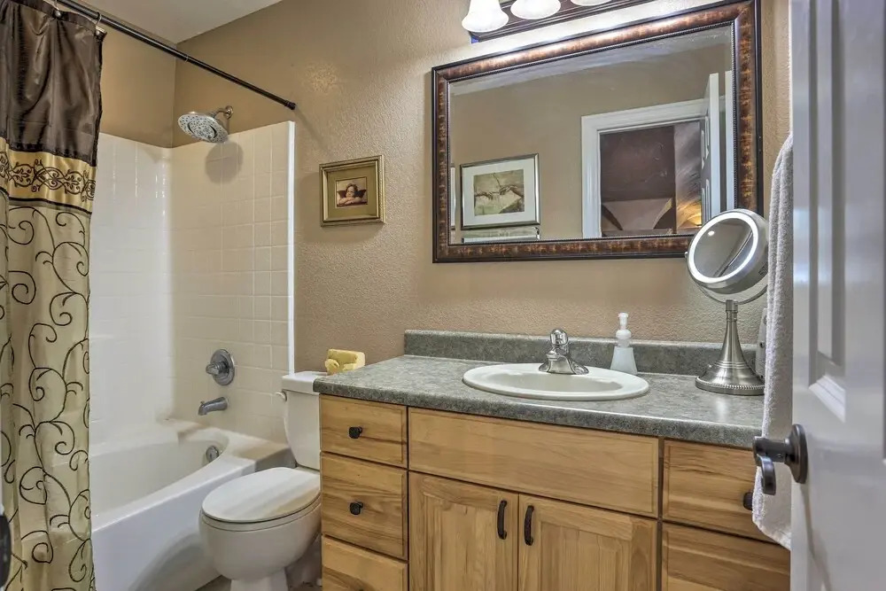 Black Hawk Lower-level Unit With Game Area!