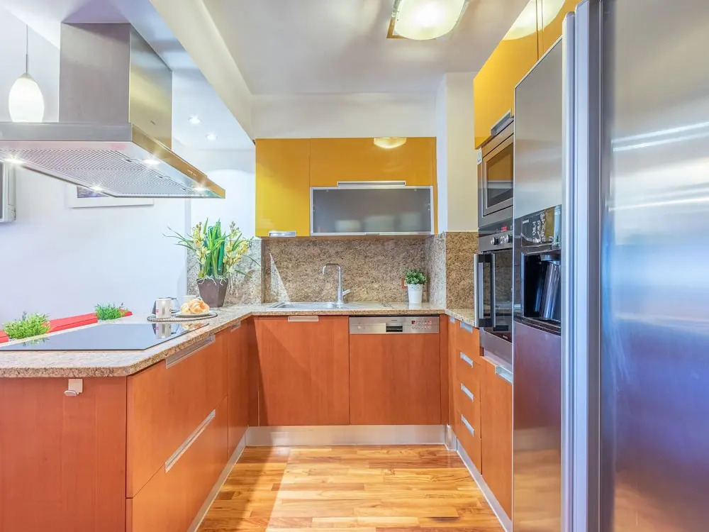 Modern Furnished Apartment Near Shops and Restaurants