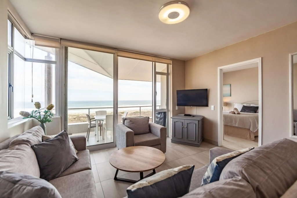 Luxury Private Beachfront 2 bedroom Dolphin Apartment, Blouberg, Cape Town