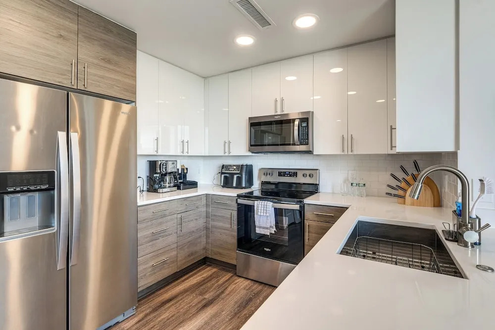 1 Mi to DCA Airport: Potomac Yard Apt w/ Pool