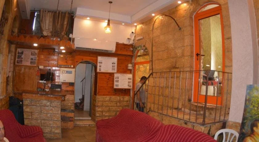 New Palm Hotel & Hostel