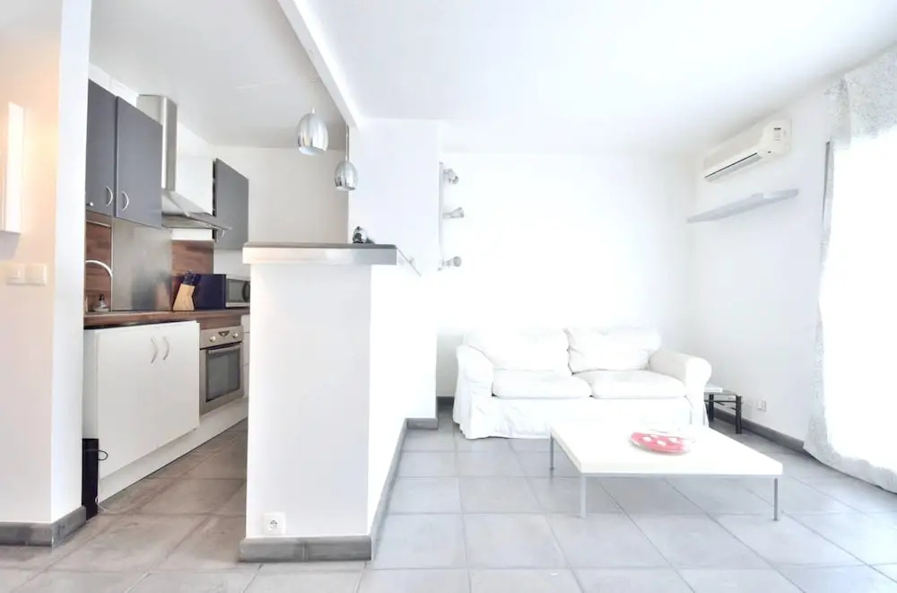 Apartment With one Bedroom in Antibes, With Furnished Terrace and Wifi