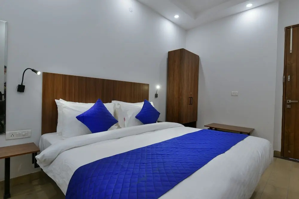 Townhouse Golden Frame near sec 62 noida