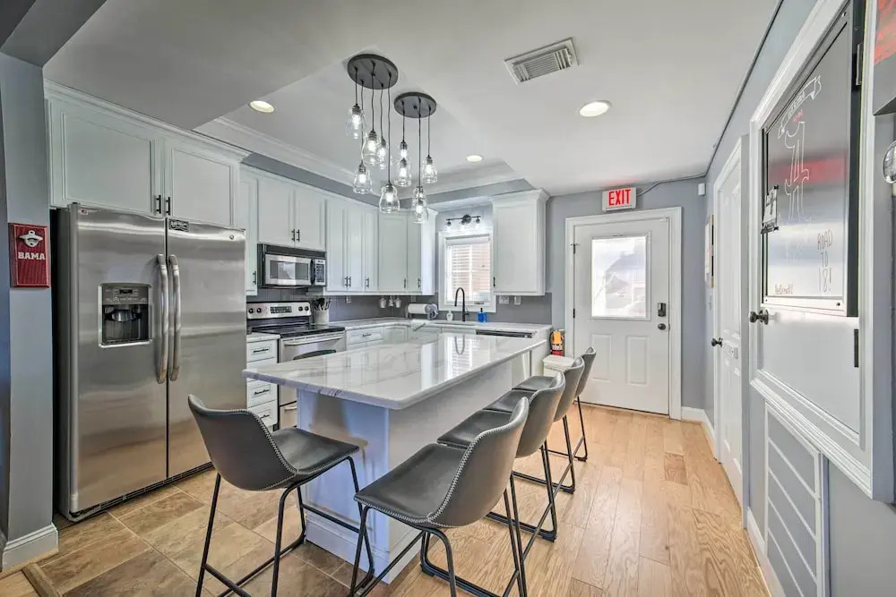 Modern Retreat ~ 1/2 Mi to Bryant-denny Stadium