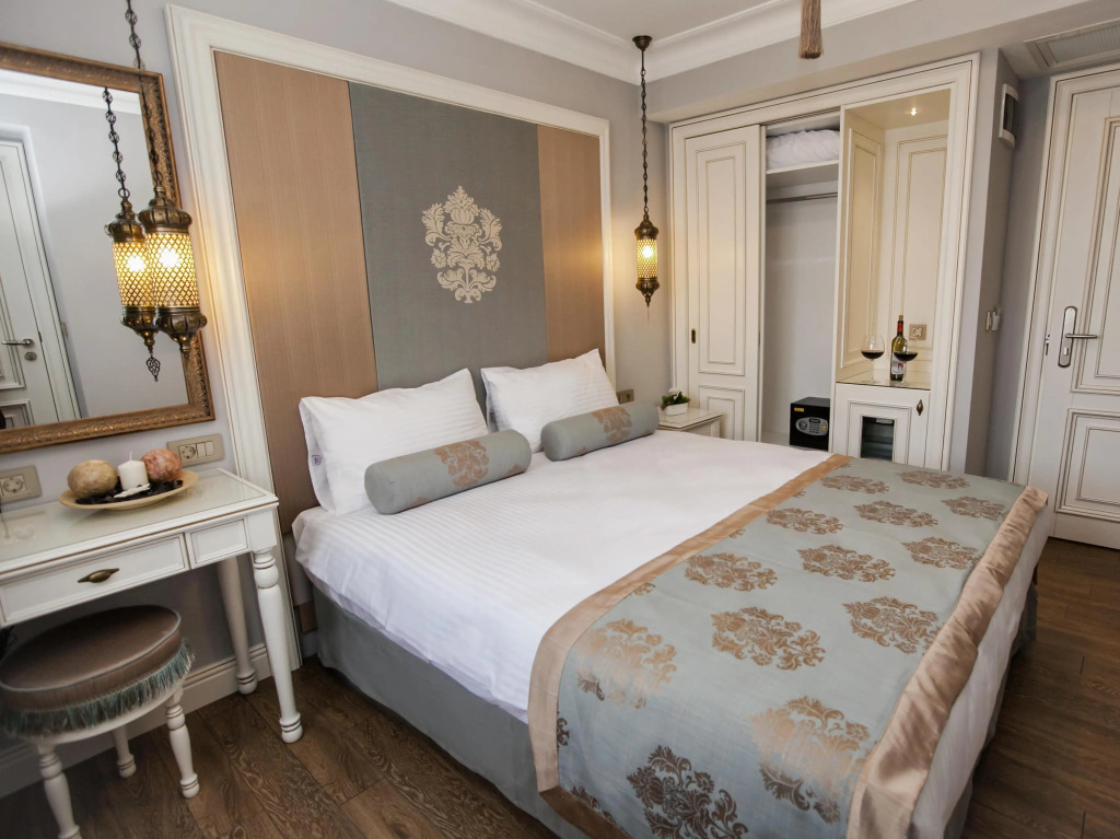 Raymond Blue Hotel