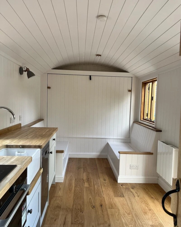 Robins Retreat - Orchard With hot tub - see Extras
