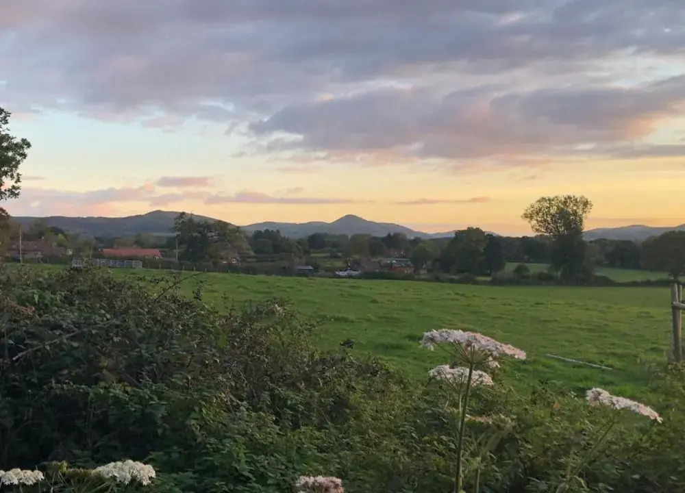 Idyllic Cottage Escape With Garden, No Deposit