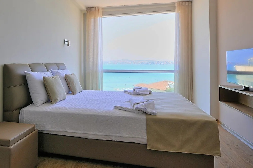 Delmar Suites & Residence