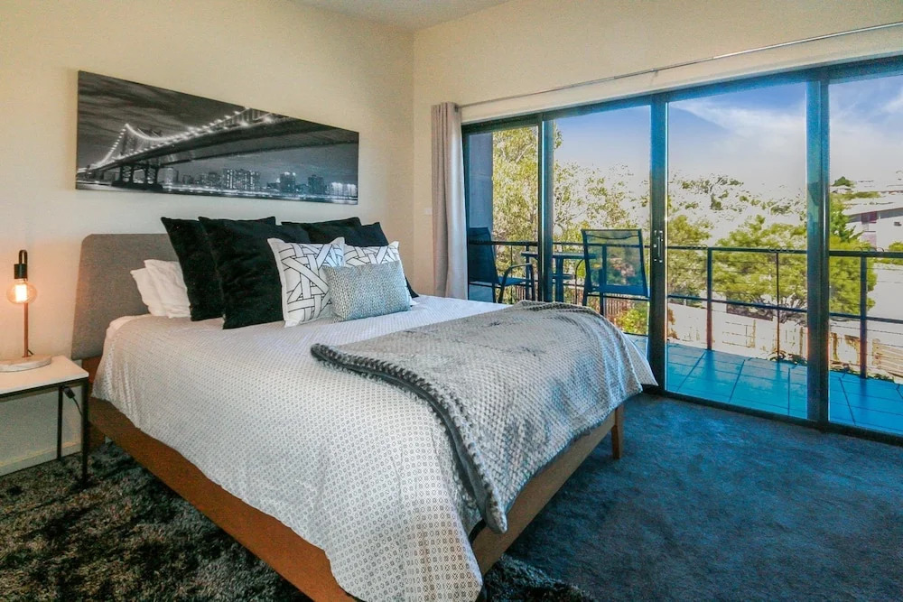 Khione 6 - Modern 2 bedroom Townhouse