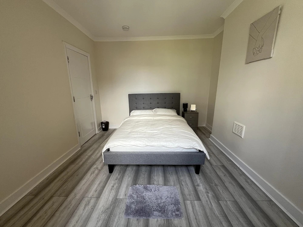 New Spacious 4 Bed Apartment in Kew Bridge