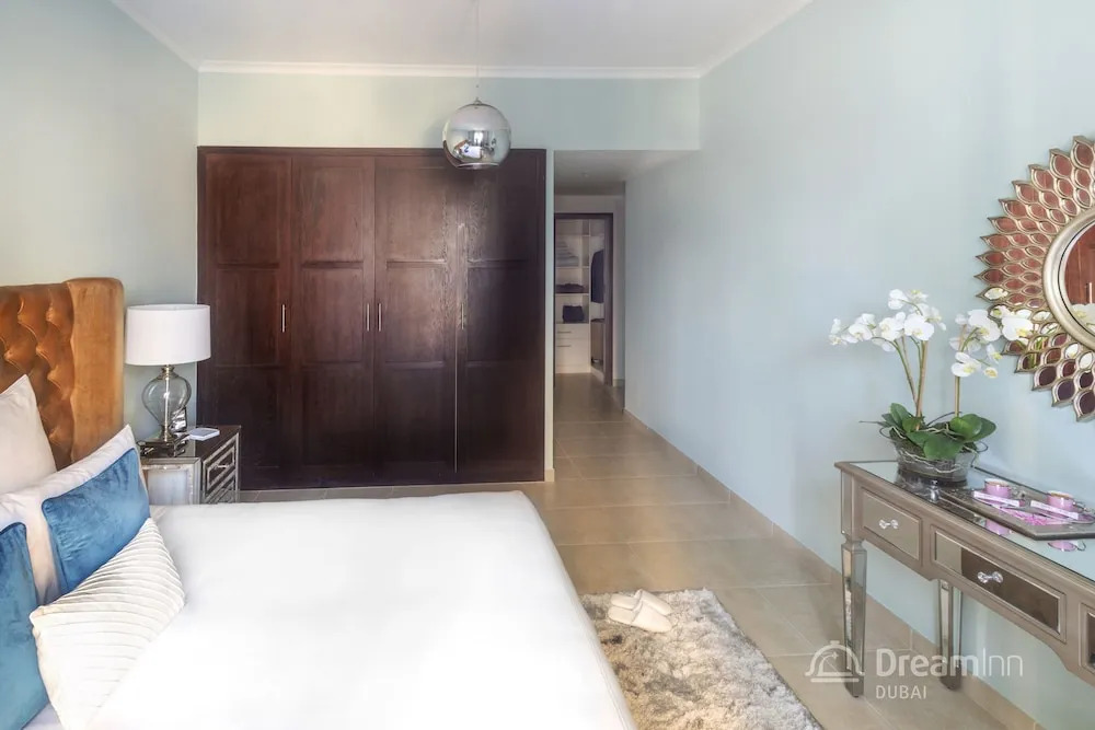 The Residences 8