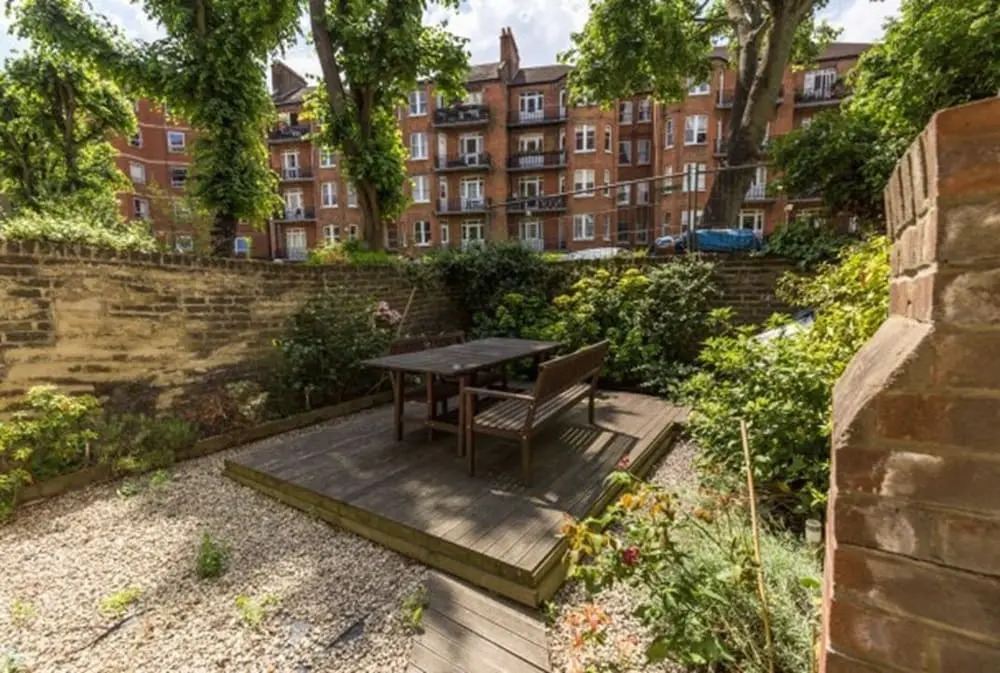 Eson2 - The Chelsea Edith Grove Lodge