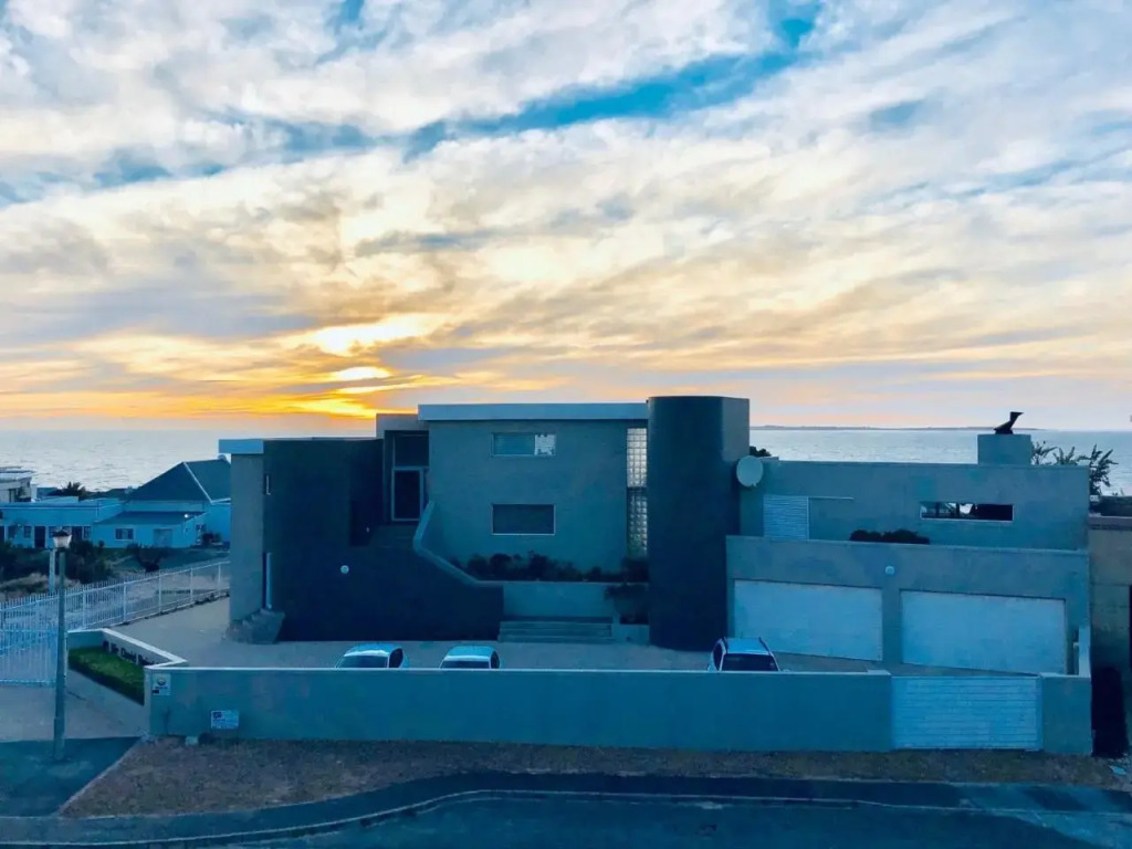 Small Bay Beach Suites