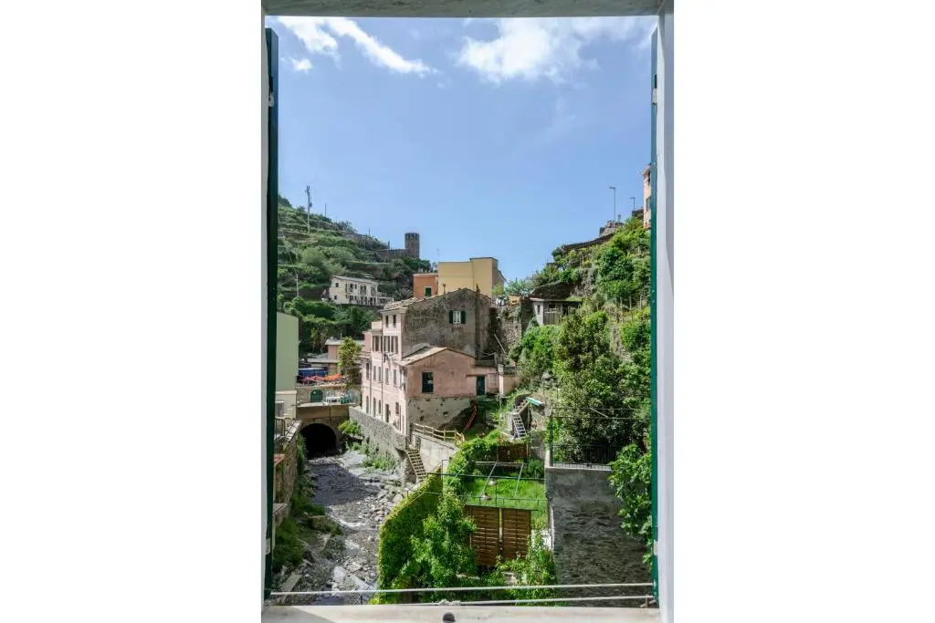 ALTIDO Charming House for 12, with Patio in Vernazza