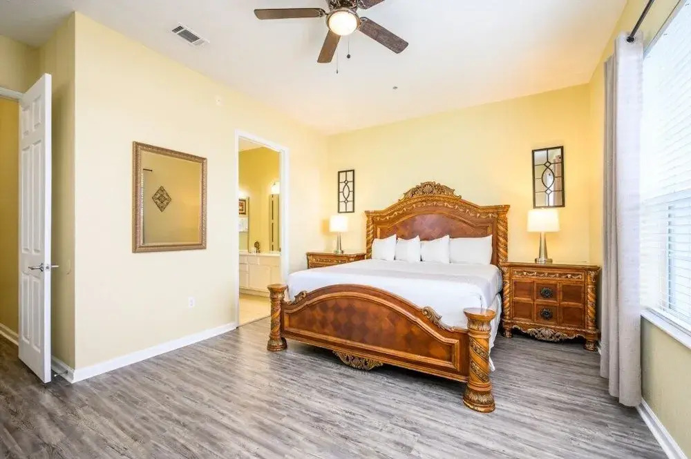 Beautiful Lakeview Vacation Condo, Vista Cay 1016