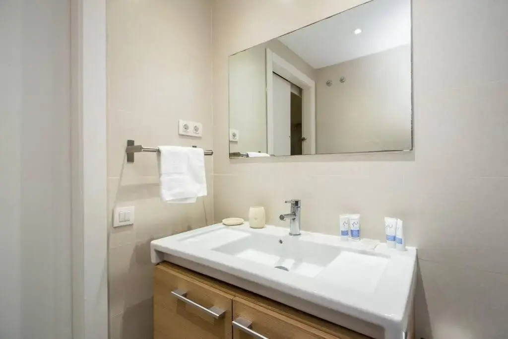 Bright and modern 4bedroom with terrace in Las Ramblas P2