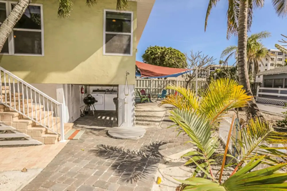 2518 Estero