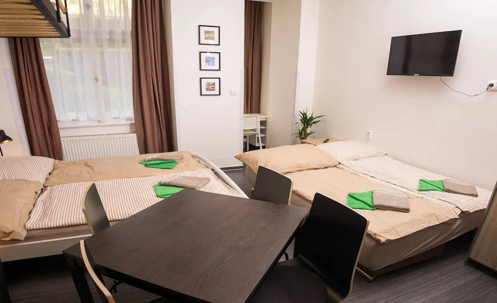 Flying Bed Apartment close to Prague Castle and Airport