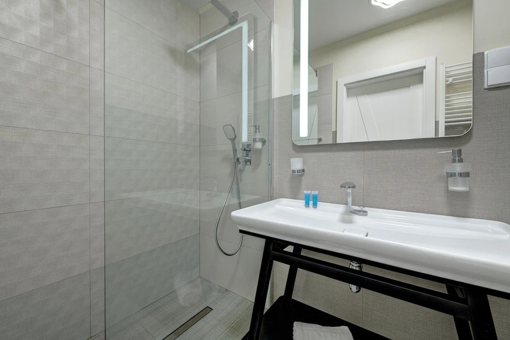 Live & Travel Apartments Number 1