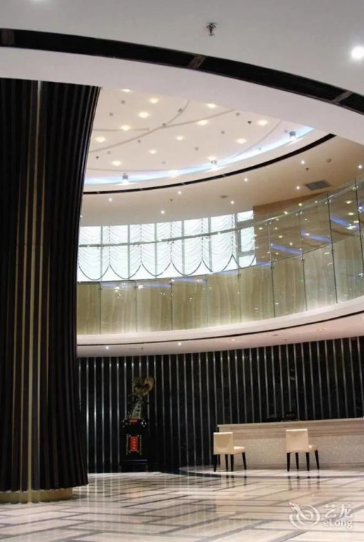 Rongcheng Celebrity Hotel High Speed Rail Station Shop