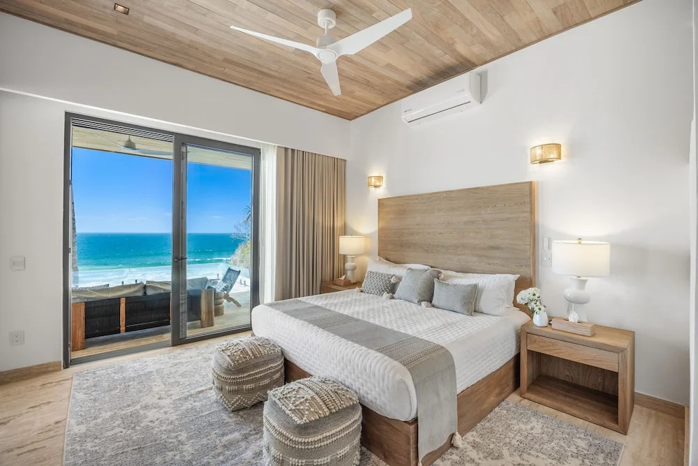 Private Careyeros Oceanfront Living