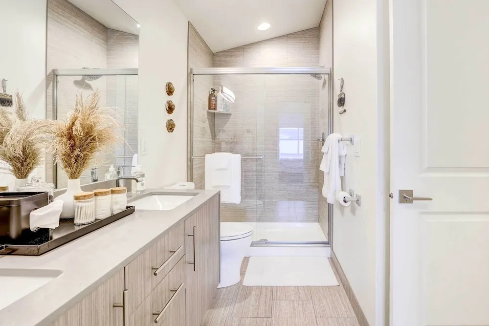 Beautiful Townhome - Steps to Downtown Boise