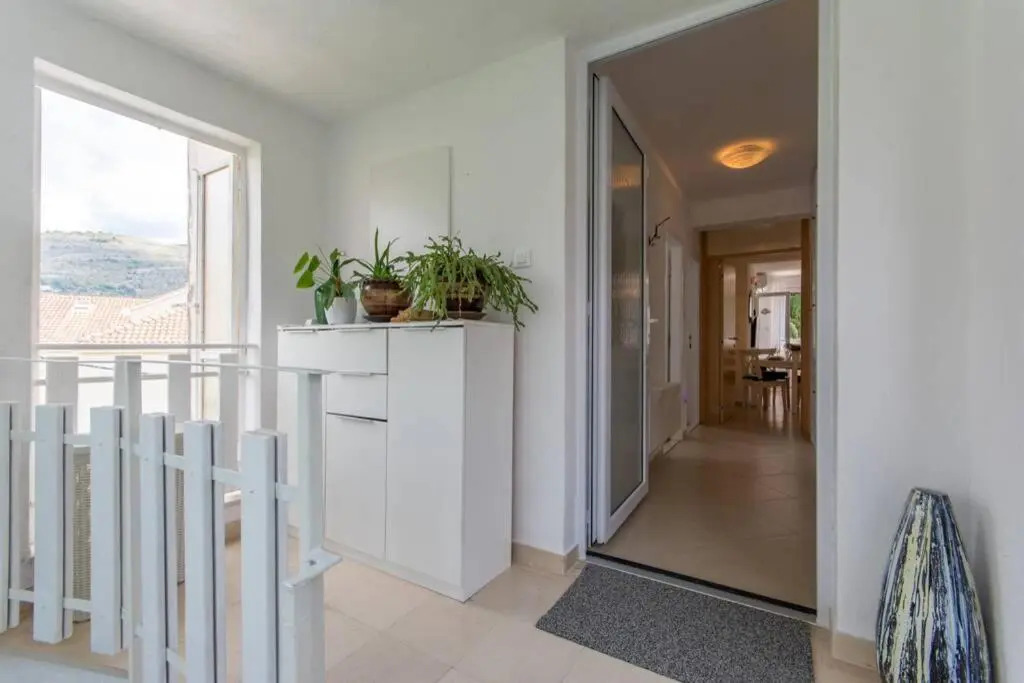 Flora three bedroom apartment. Near beach