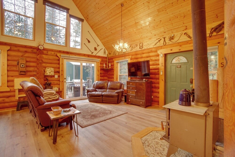 Donnelly Cabin w/ Private Deck: Near Lake Cascade!