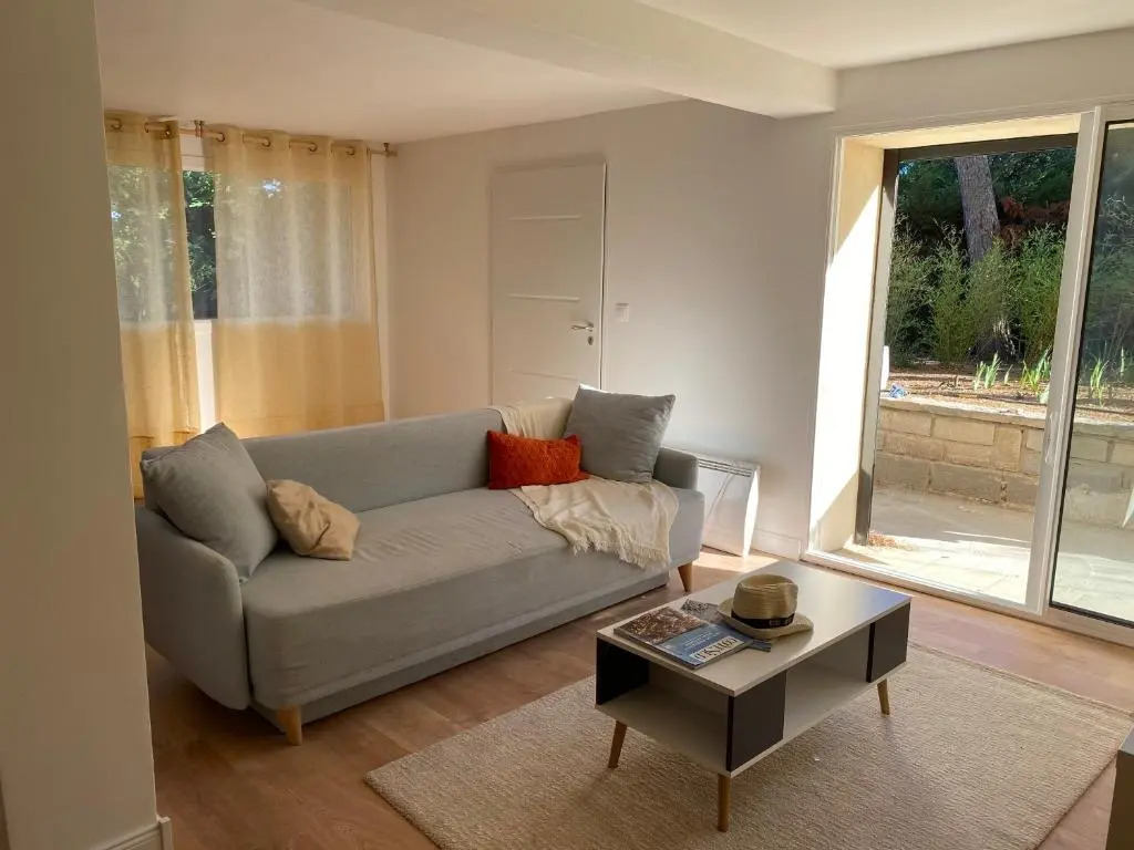 Appartement récent, plages à pied, 3 chambres, 95 M2, jardin et parking