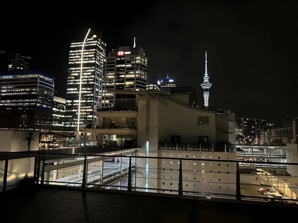 Seaview Waterfront Hotel Apt