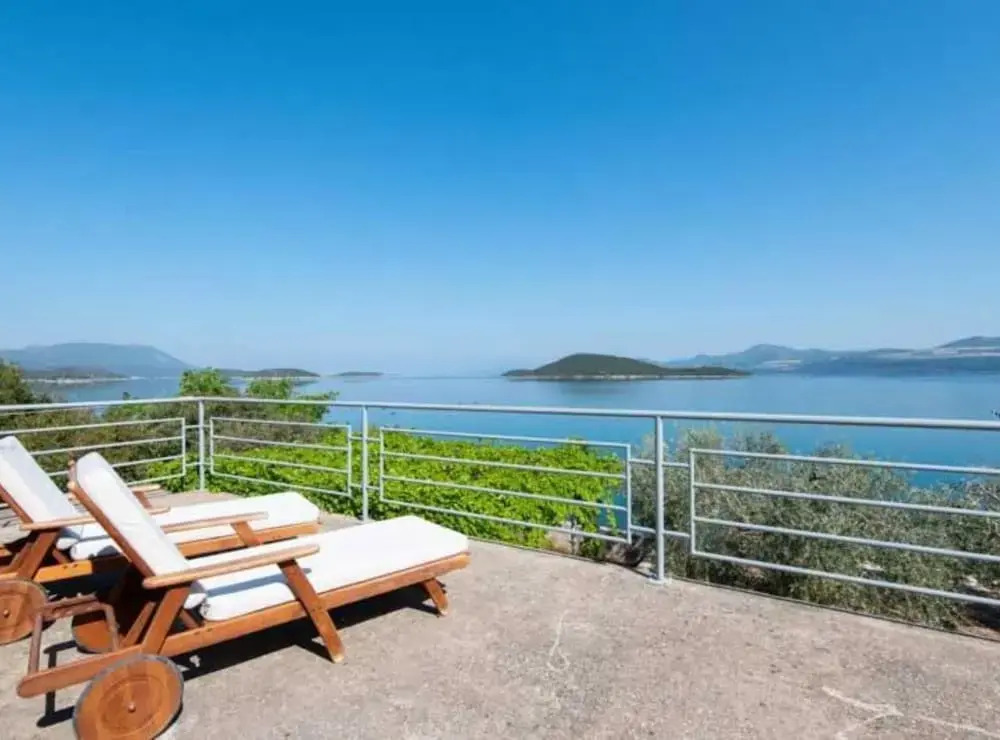 Spacious and Cozy Seafront Apartments