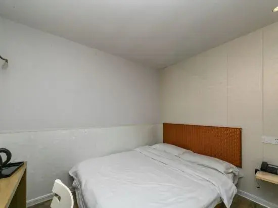 Xiangru Chain Hotel (Shanghai Caogen