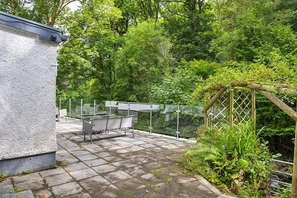 Cottage in Rowen by River & Pet-friendly Trails