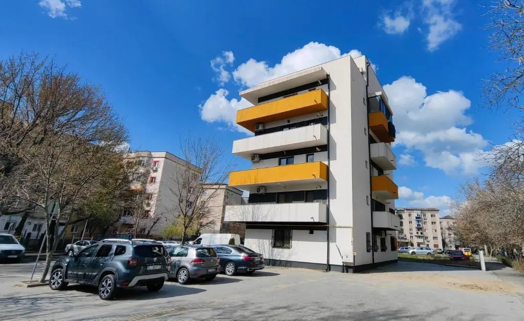 Apartament situat in bloc nou New building apartments self check in
