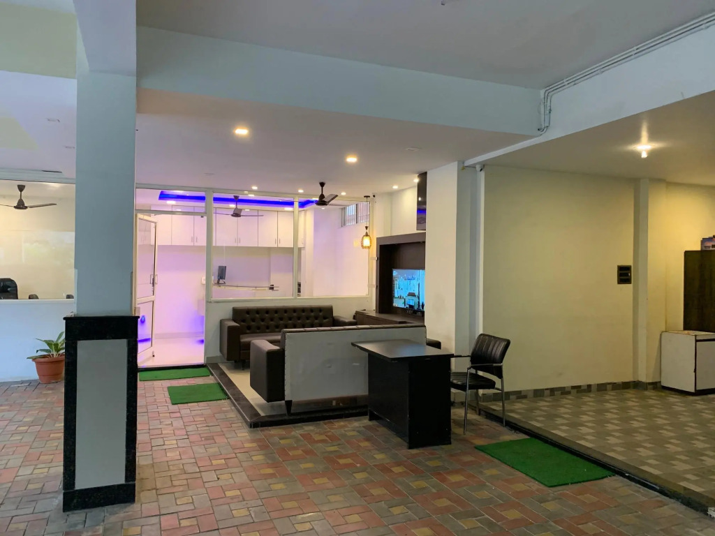 The JK Hotel - Opp Railway Station