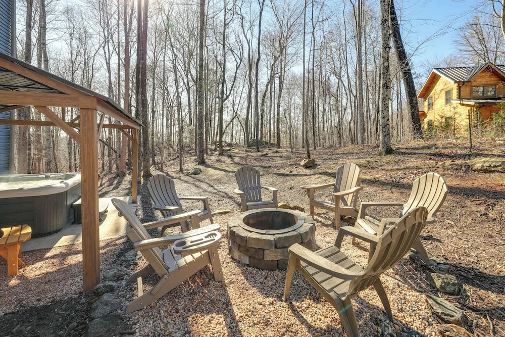 Lake Lure Getaway w/ Hot Tub & Fire Pit!