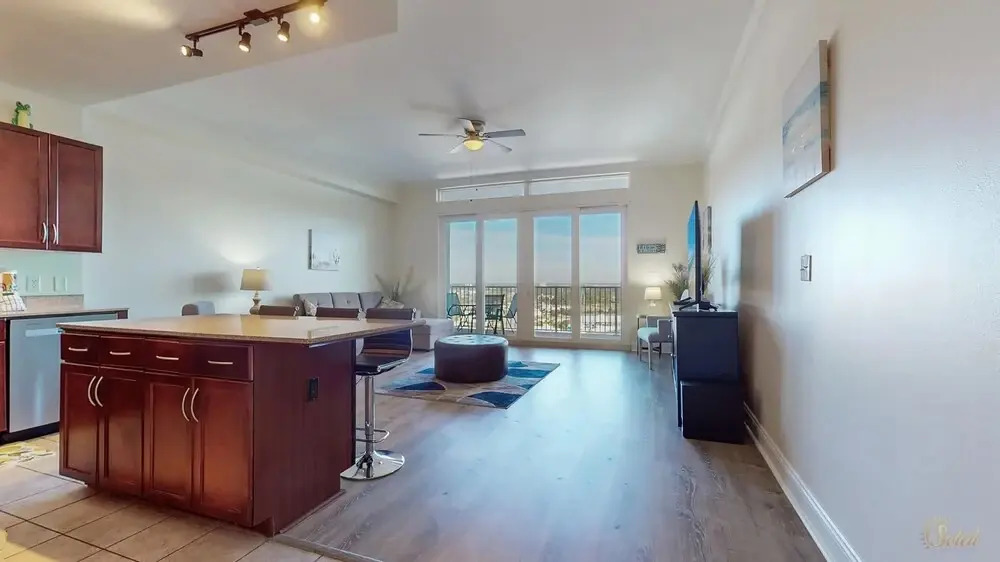 Laketown Wharf 2135